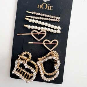 Noir NYC Pearl detailed hair accessories
